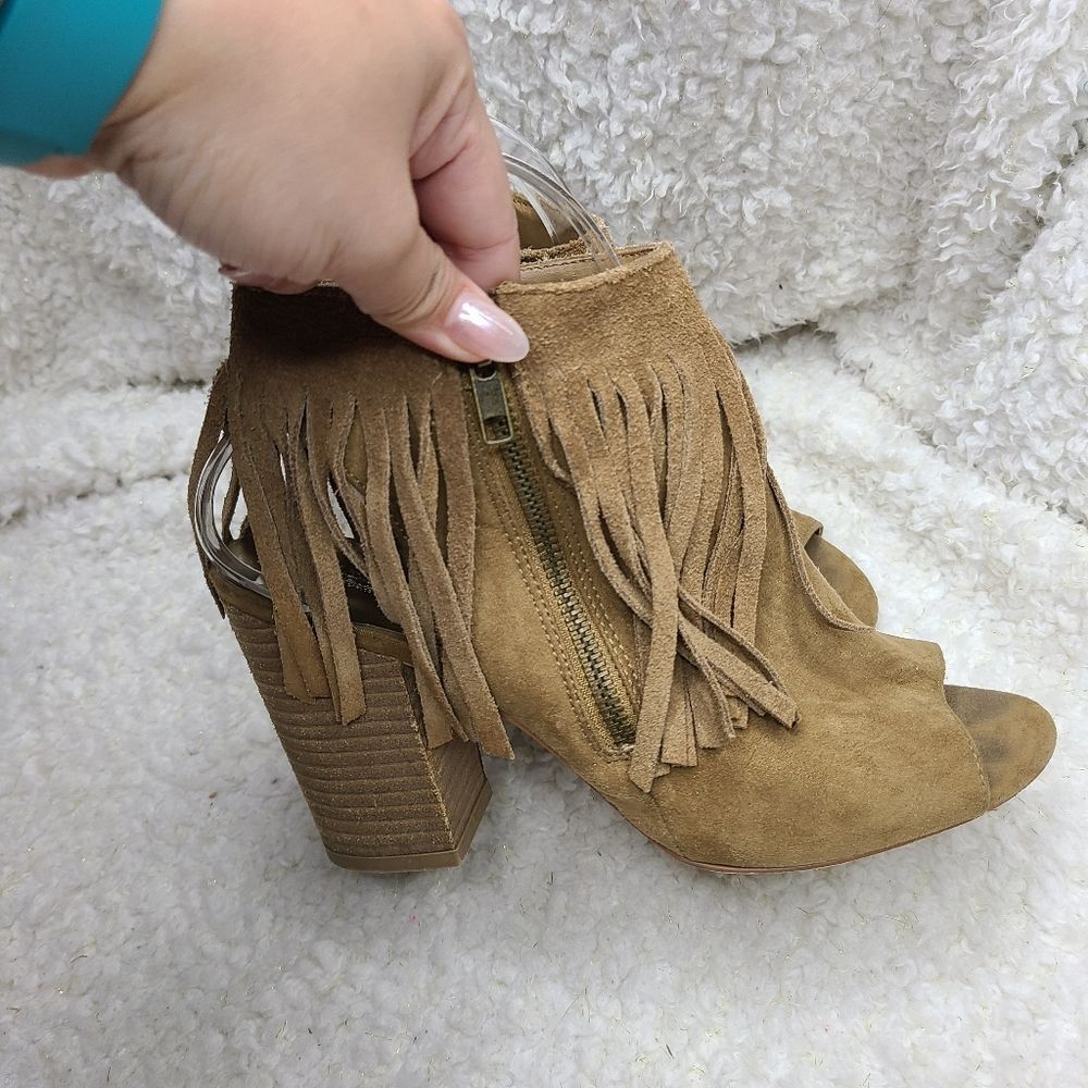 Carlos Santana Jasper 2 Tan Suede Fringed Peep-toe Open Heel Bootie sz 8.5